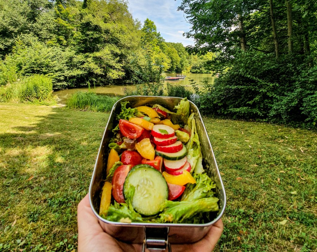 Plastic-free travel meal