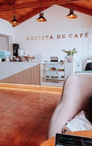 The counter at Artista de Café, a work-friendly café in Antigua Guatemala