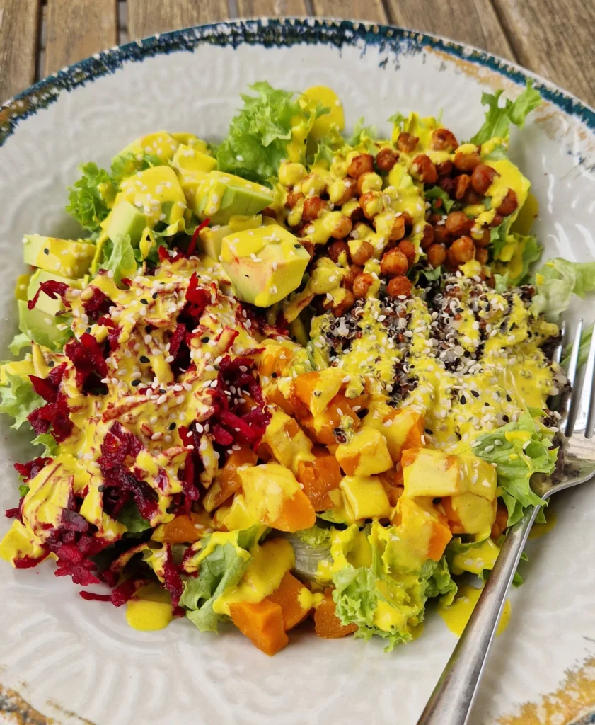 Bowl at Naturo A colorful vegan bowl
