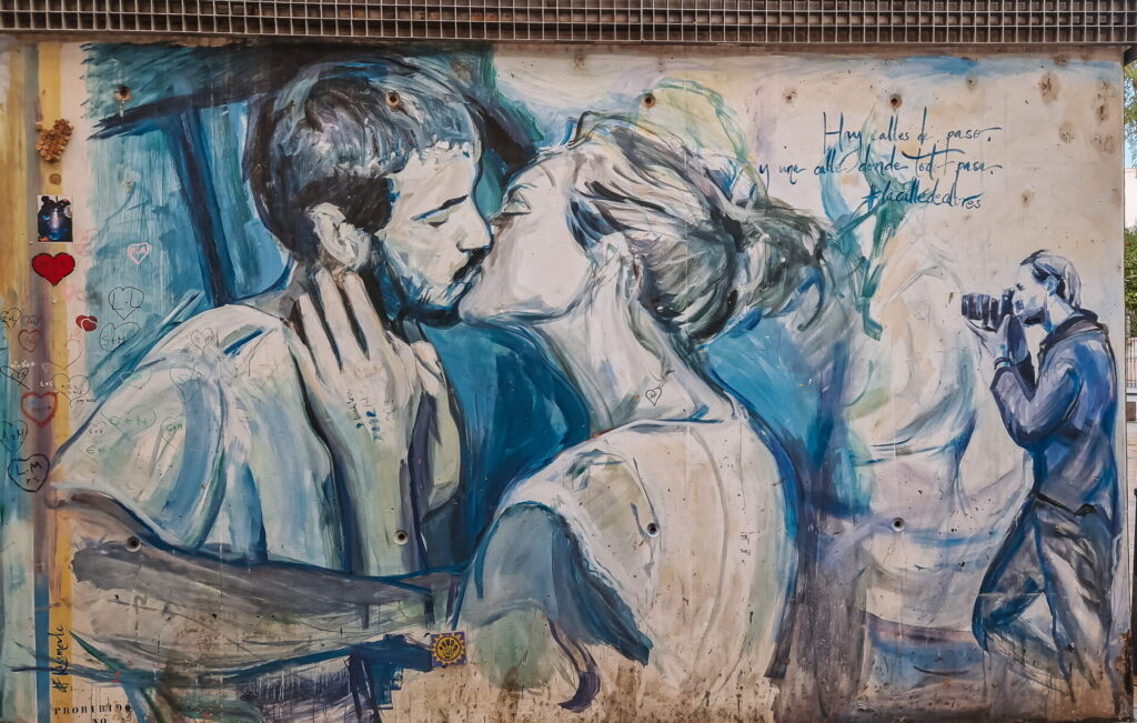 The Kiss, Barrio del Carmen Mural in Barrio del Carmen, Valencia
