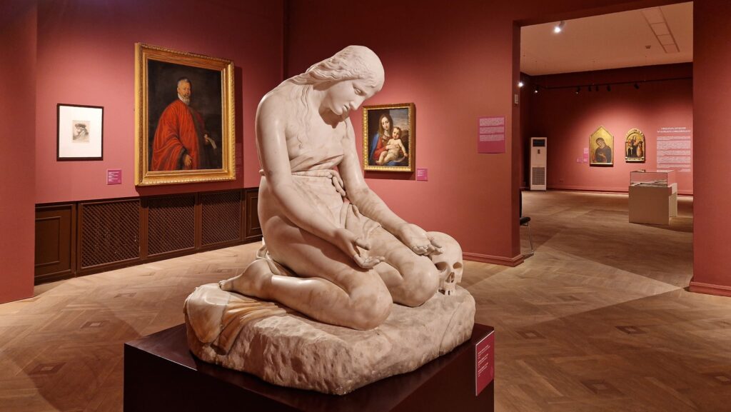 Sculpture and paintings in an art gallery in Yerevan