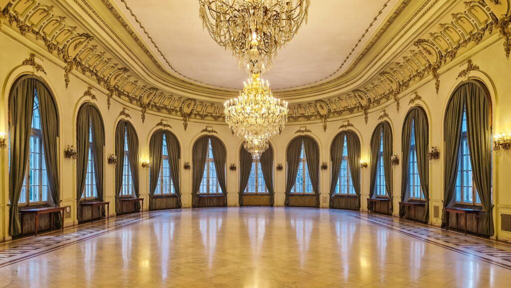 Room inside the Sinaia Casino