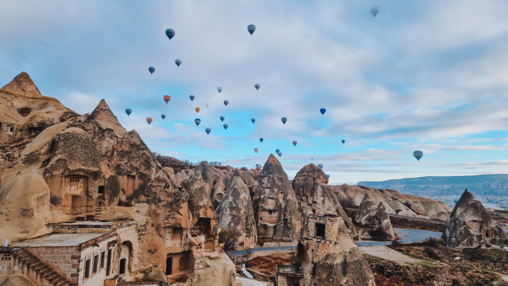 Hot air balloon flight Goreme Hot air balloons in Goreme, Cappadocia