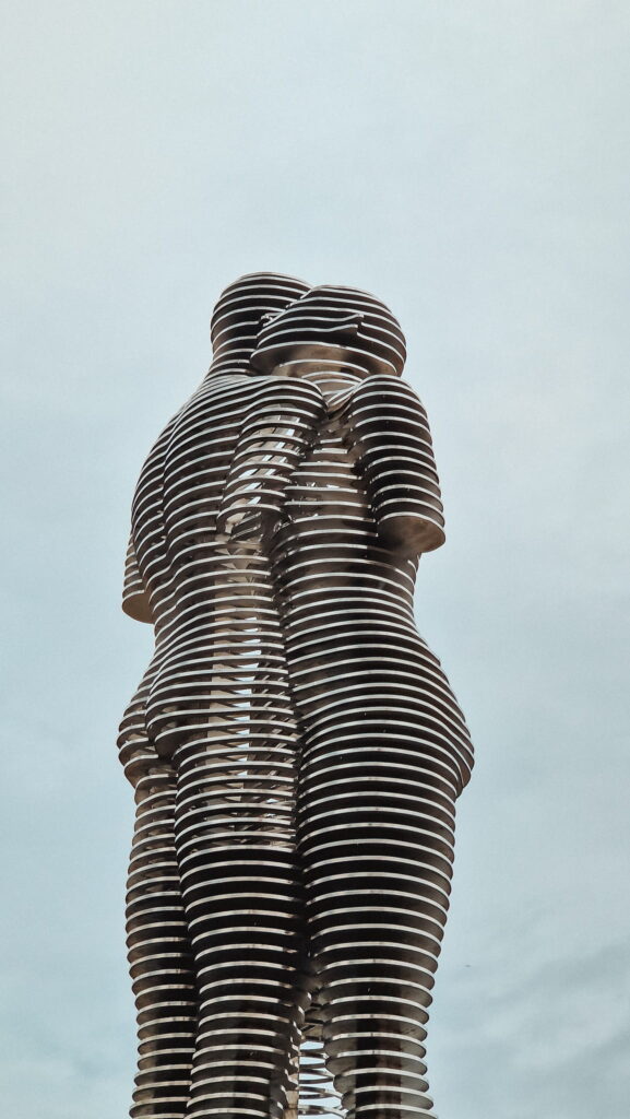 Ali and Nino Ali and Nino, tall metal sculpture made of overlapping circular rings forming two human silhouettes against a pale sky in Batumi, Georgia