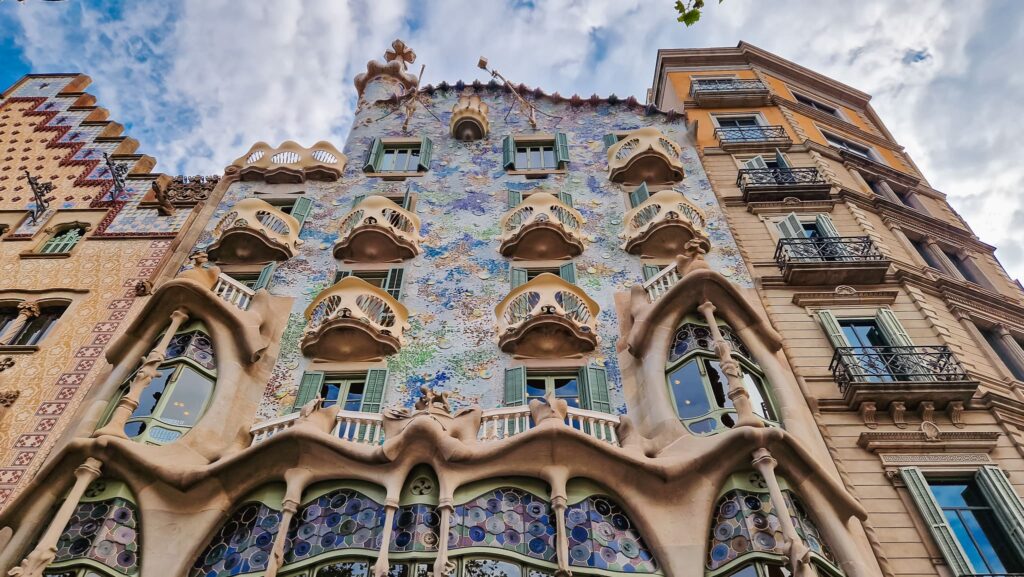 Casa Batlló façade Colorful building façade, Casa Batlló
