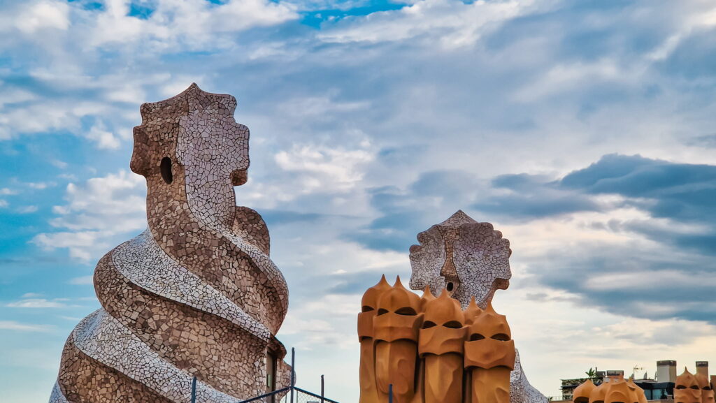 La Pedrera guerreros Three chimneys on top of La Pedrera