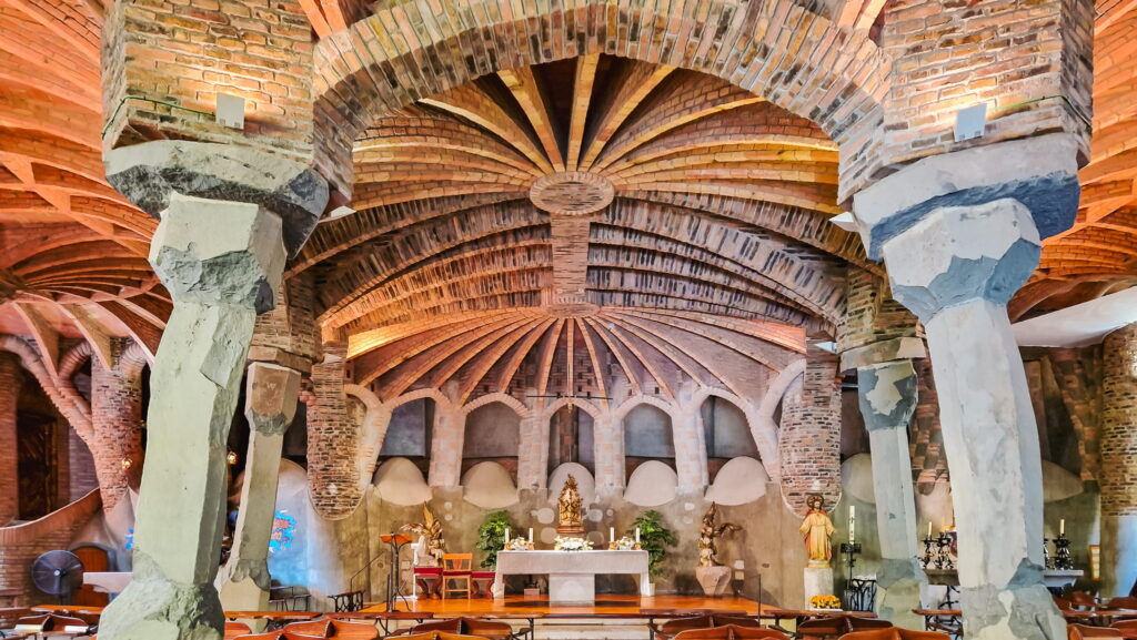 Cripta de la Colònia Güell interior Church interior with irregular columns, Cripta de la Colònia Güell