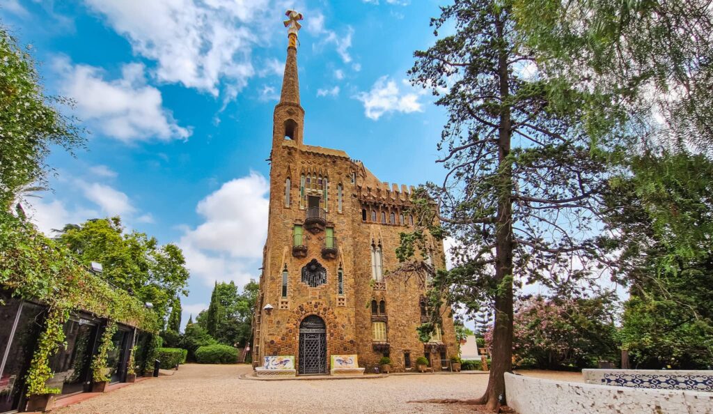Torre Bellesguard exterior Torre Bellesguard, building by Antoni Gaudí surrounded by trees