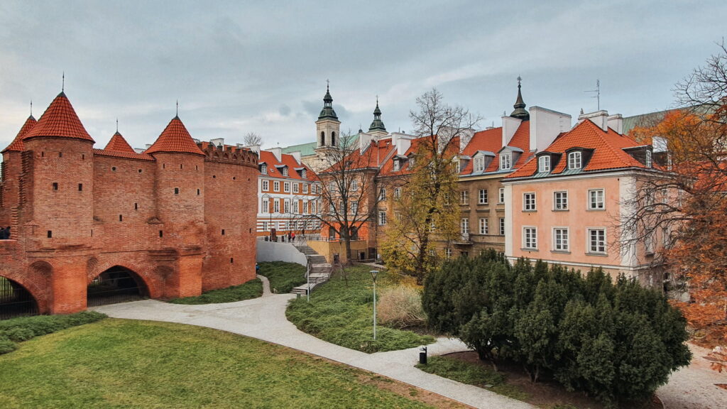 Warsaw Castle Gardens Castle gardens in the fall, Warsaw, Poland